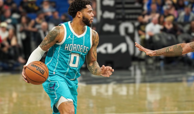 状态全无！布里奇斯半场10中2&三分4中0拿到6分5板 有3次失误