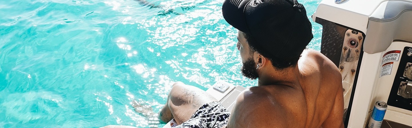 还带了专业拍摄人员📷西蒙斯假期出海晒度假照 ：相当充实惬意