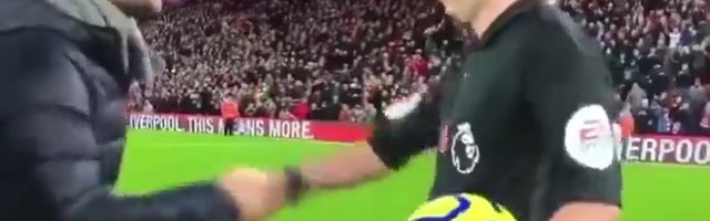 看着很用力😅网友扒出瓜帅此前握手奥利弗视频：我谢谢你啊