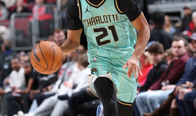 真敢打！以赛亚-王外线弹无虚发 9中6&三分3中3轰下生涯新高17分