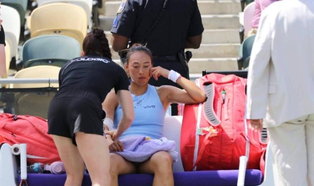 郑钦文出局引热议！已连续3次输给对手，网友：输球总是身体不适