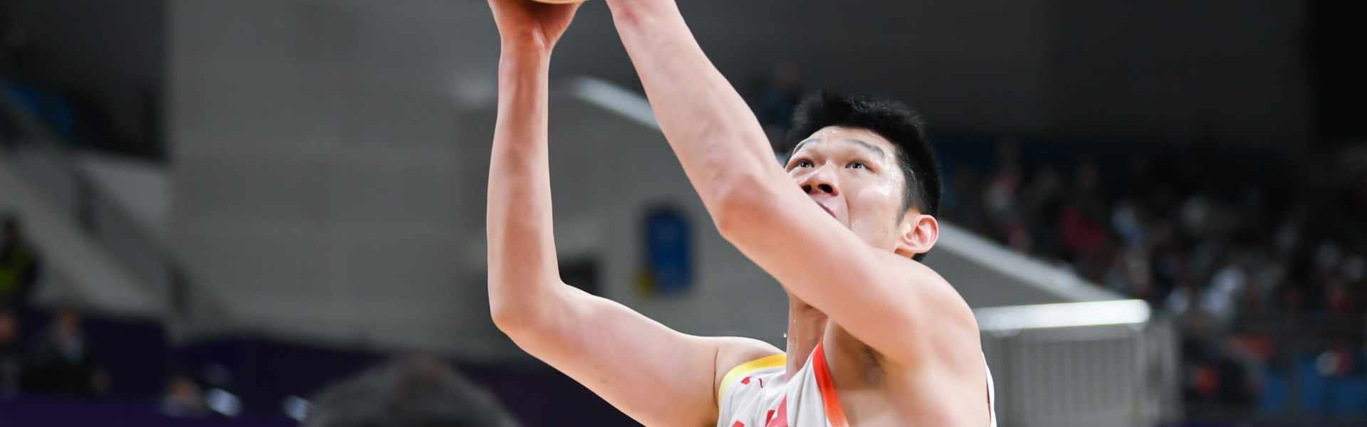 媒体人：中国男篮体型优势足够明显 日本办法不多只能博三分