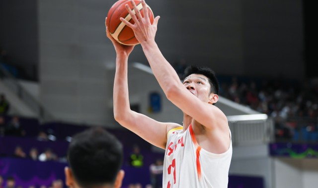 媒体人：中国男篮体型优势足够明显 日本办法不多只能博三分