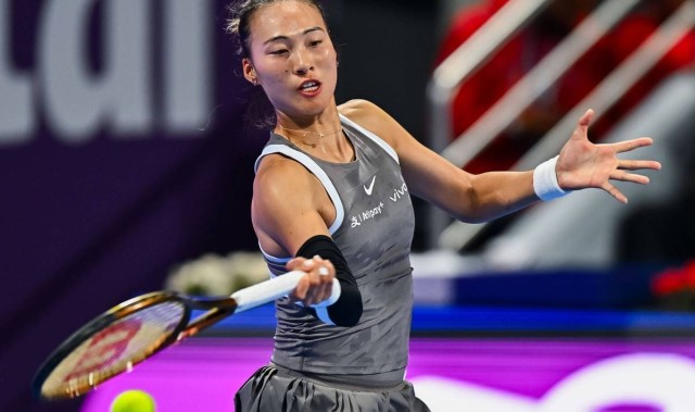 最新消息！迪拜赛第二轮：中国金花险全军覆没，郑钦文PK斯特恩斯