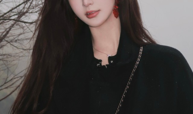 纯美🥵Meiko女友郑子怡晒照：一年一度来还愿