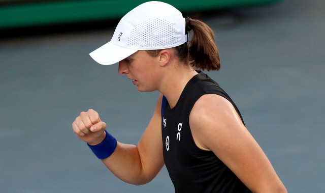 卫冕首战告捷！斯瓦泰克2-0萨卡里，晋级WTA多哈站16强