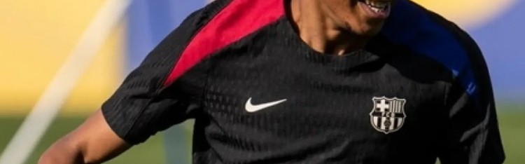 马卡：亚马尔在训练中右手缠着绷带，但上场比赛不会受到影响