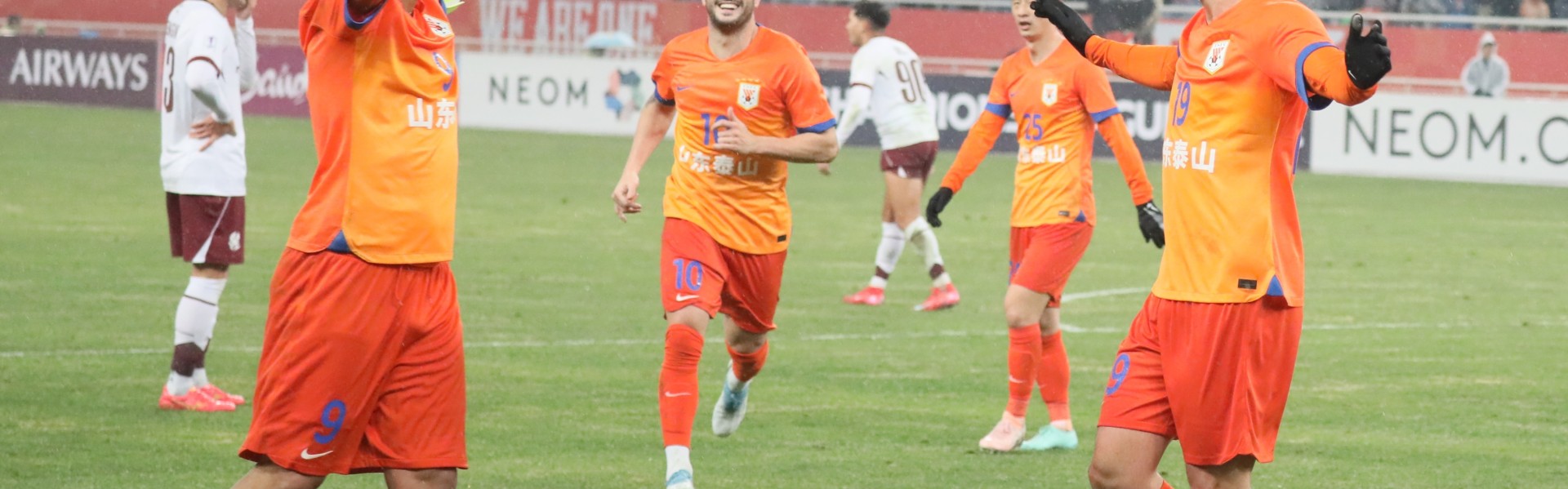 足球报：泰山赢球彰显球队对亚冠的重视，形势相对乐观但仍需拿分