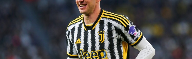 迪马：坎比亚索仍受脚踝问题困扰，缺席今日训练&可能缺战欧冠