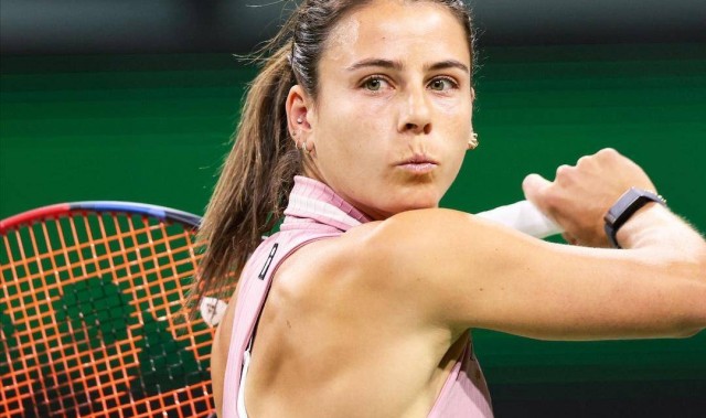 女单前10种子1人掉队！郑钦文保八关键战，世界前八全员晋级16强