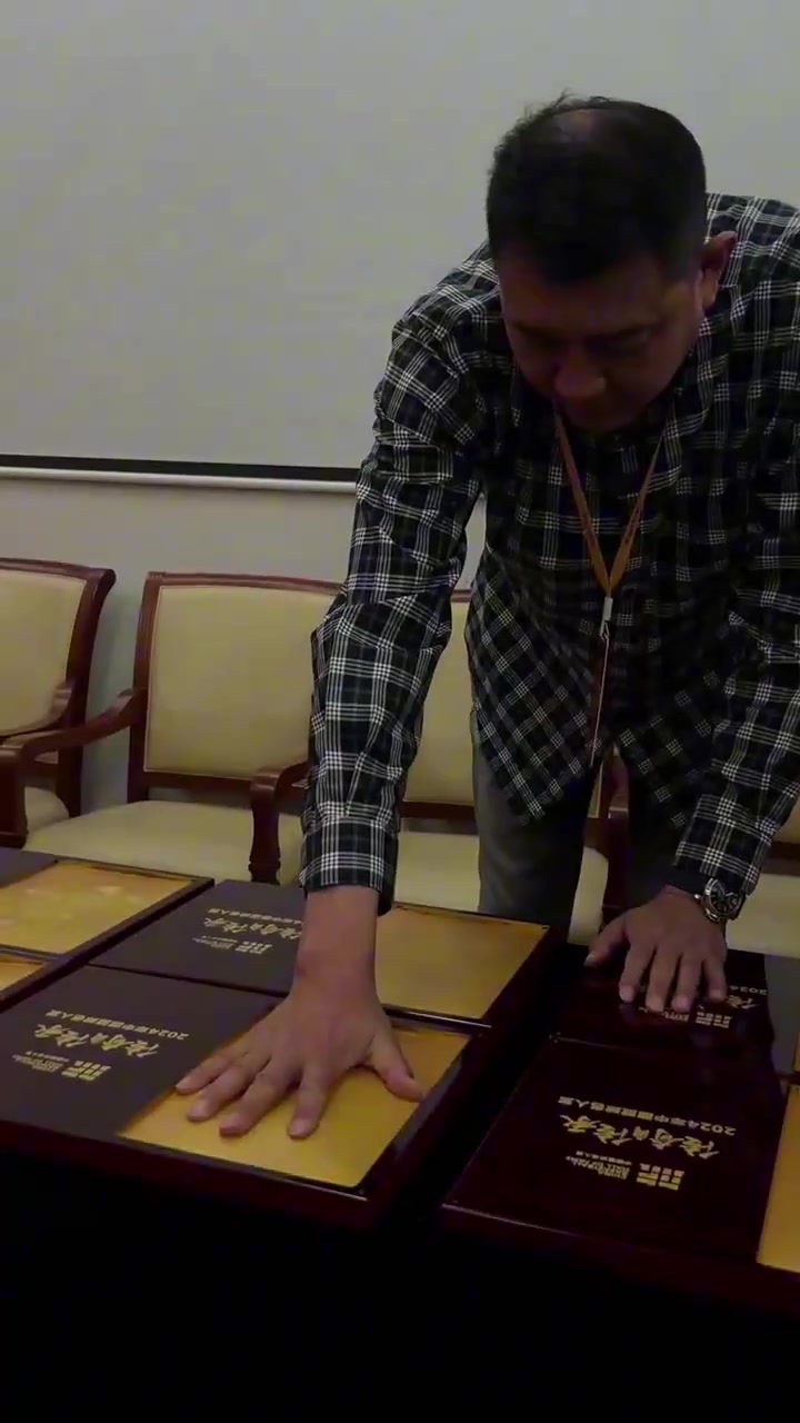 巩晓彬晒名人堂Vlog：我感到无比的荣光和激动 感谢支持我的人