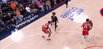 追到个位数！卡斯尔强突垫步上篮打进还有加罚 可惜加罚三不沾...