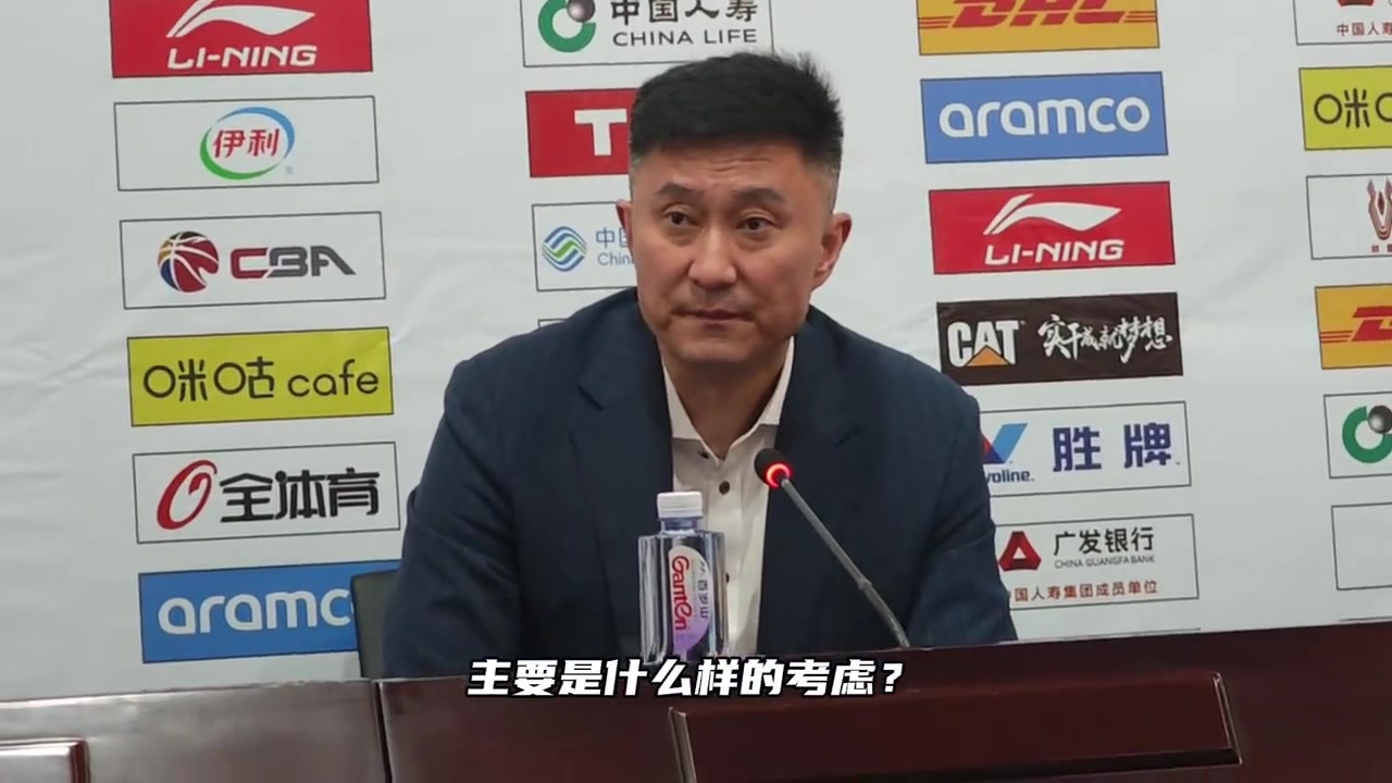 杜锋回应长时间使用三后卫：没发现任骏飞受伤了吗？杜润旺感冒了