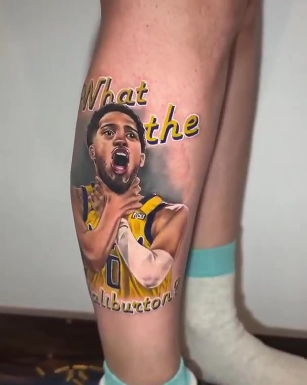 真爱粉😍步行者球迷在小腿上纹了哈利伯顿扼喉庆祝动作的纹身